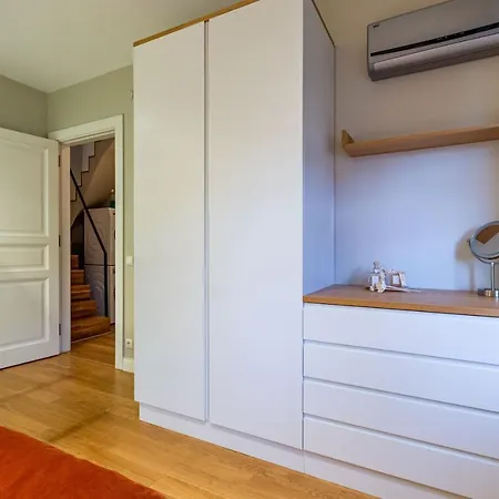 Mesmerizing Flat With Bosphorus View In Beyoglu דירה איסטמבול