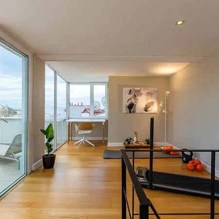 Mesmerizing Flat With Bosphorus View In Beyoglu