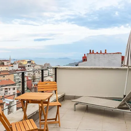 Apartment Mesmerizing Flat With Bosphorus View In Beyoglu Istanbul